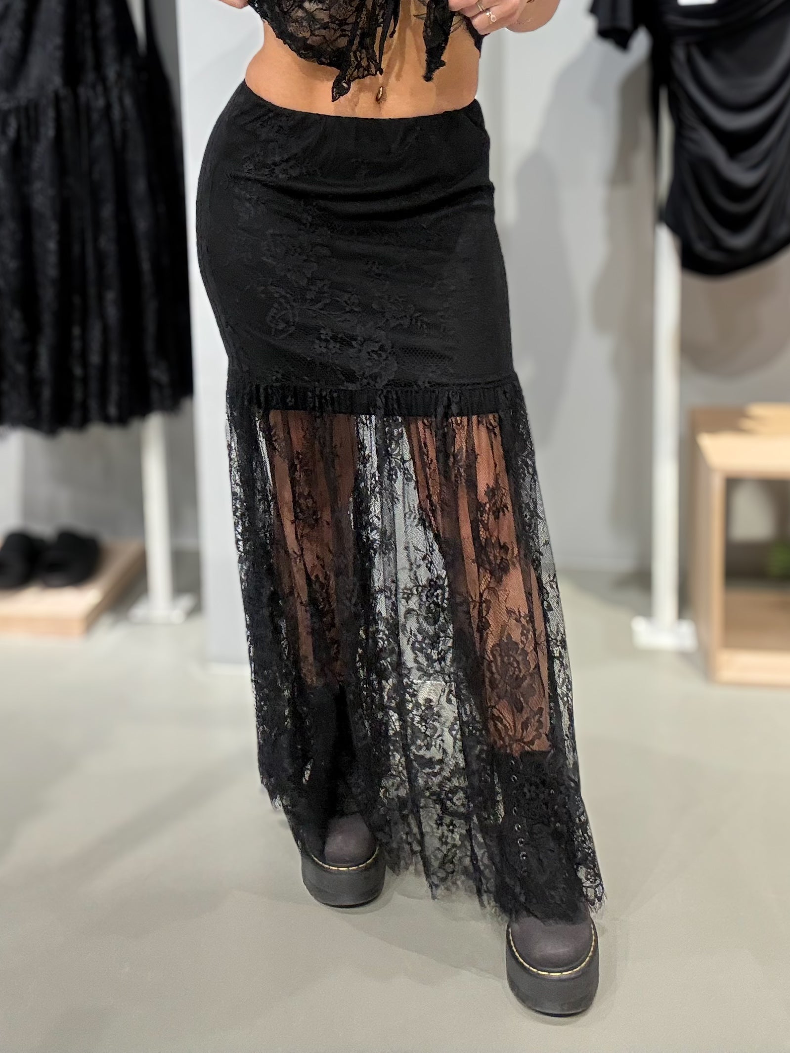 VILUCSI Midi Skirt - Black
